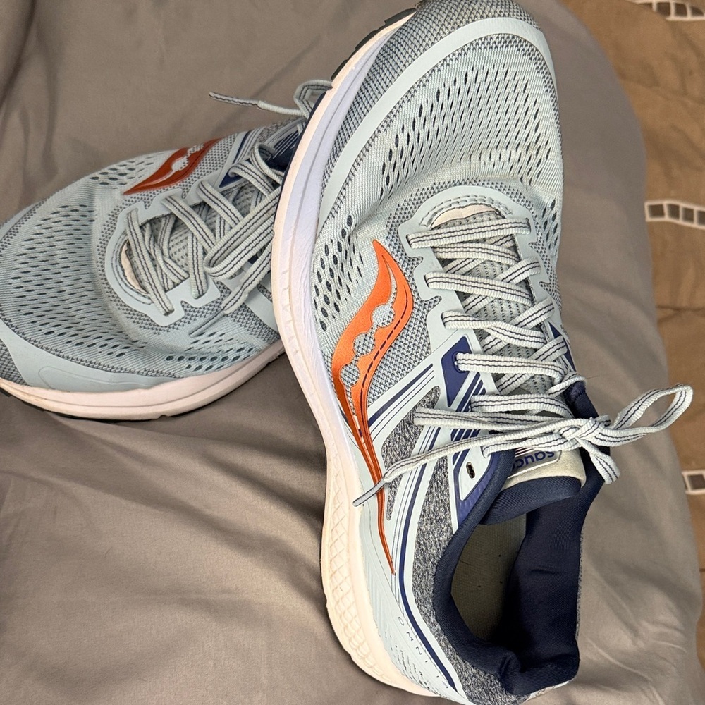 Saucony Omni 19 light blue and copper. Running Shoes